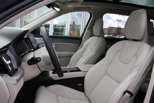 2025 Volvo XC90 B6 Ultra
