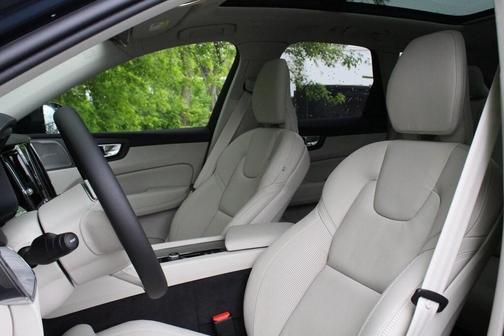 2025 Volvo XC60 Plug-In Hybrid T8 Ultra