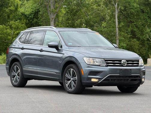 Platinum Gray Metallic 2018 Volkswagen Tiguan 2.0T SEL