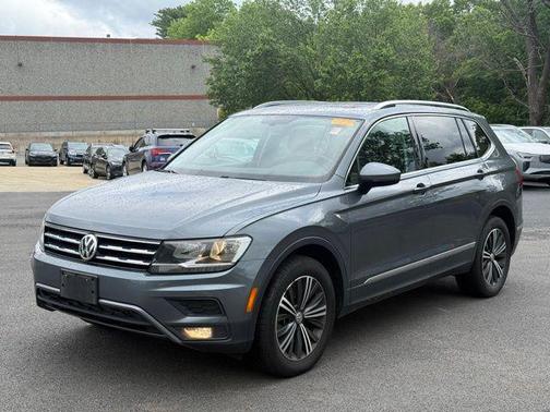 Platinum Gray Metallic 2018 Volkswagen Tiguan 2.0T SEL