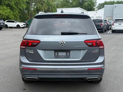 Platinum Gray Metallic 2018 Volkswagen Tiguan 2.0T SEL