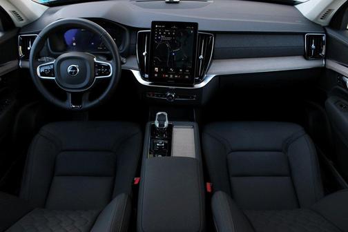 2025 Volvo XC90 B6 Plus 7-Seater