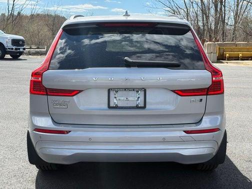 Silver 2022 Volvo XC60 B5 Momentum
