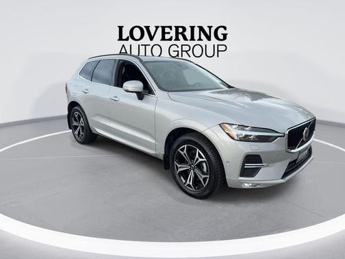 Silver 2022 Volvo XC60 B5 Momentum