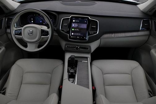 2024 Volvo XC90 B6 Plus Bright Theme 6-Seater