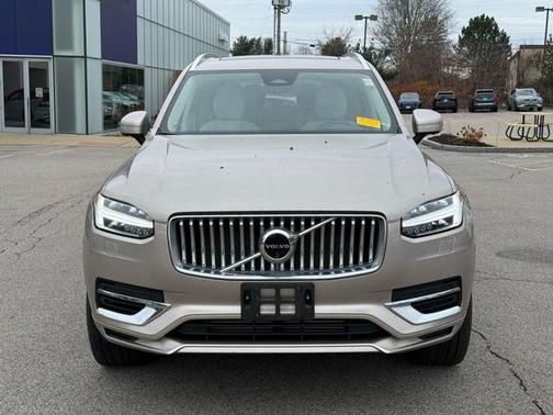 2024 Volvo XC90 Recharge Plug-In Hybrid T8 Plus Bright Theme 7 Passenger
