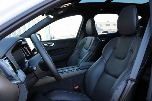 2026 Volvo XC60 Plug-In Hybrid T8 Ultra Black Edition