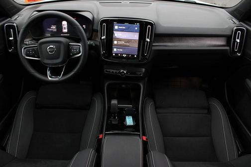 2024 Volvo XC40 Recharge Pure Electric Twin Plus