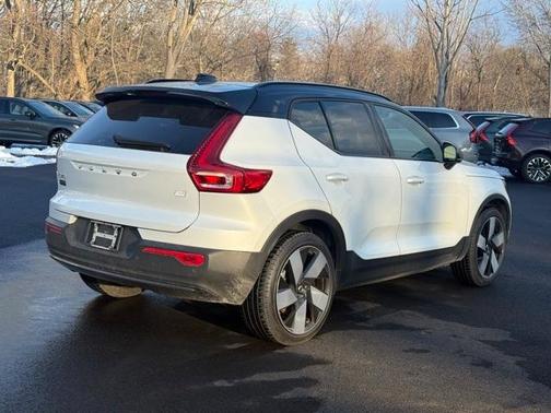 2024 Volvo XC40 Recharge Pure Electric Twin Plus