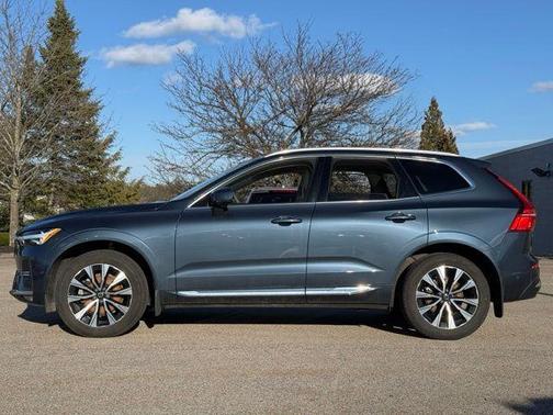 2023 Volvo XC60 B5 Plus Bright Theme