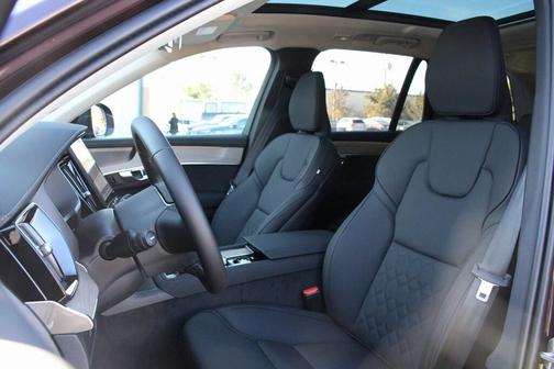 2025 Volvo XC90 Plug-In Hybrid T8 Plus 7-Seater