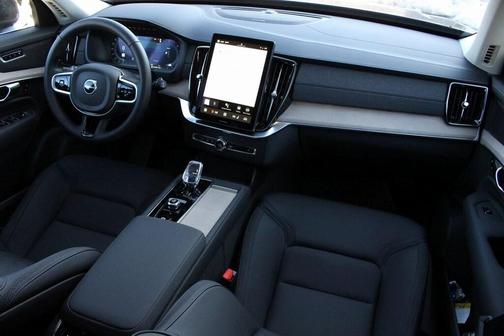 2025 Volvo XC90 Plug-In Hybrid T8 Plus 7-Seater