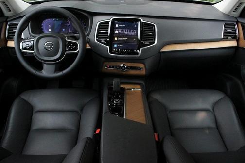 2024 Volvo XC90 B6 Plus Bright Theme 7-Seater