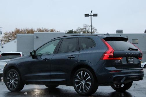 2024 Volvo XC60 B5 Plus Dark Theme
