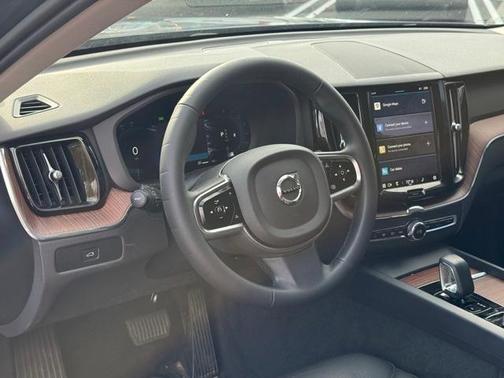 2024 Volvo XC60 B5 Plus Dark Theme