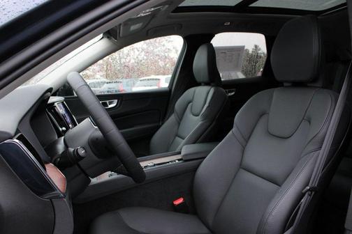 2024 Volvo XC60 B5 Plus Dark Theme