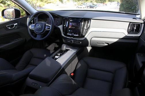 2025 Volvo XC60 B5 Plus