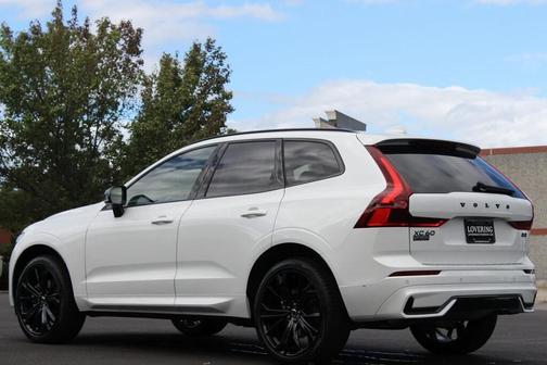 2026 Volvo XC60 B5 Ultra Black Edition