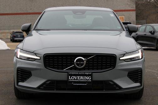 2024 Volvo S60 Recharge Plug-In Hybrid T8 Ultimate Dark Theme