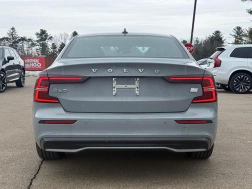 2024 Volvo S60 Recharge Plug-In Hybrid T8 Ultimate Dark Theme