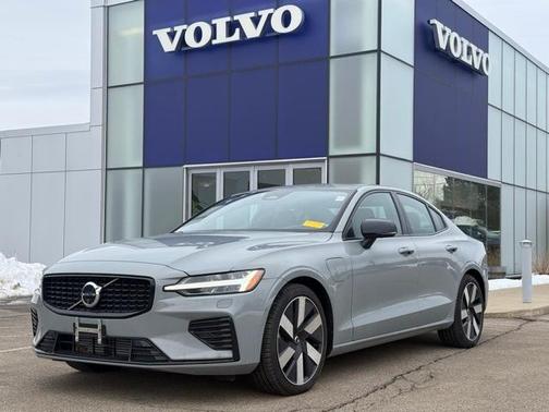 2024 Volvo S60 Recharge Plug-In Hybrid T8 Ultimate Dark Theme
