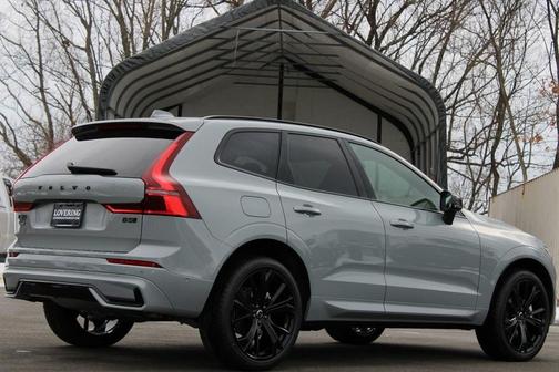 2026 Volvo XC60 B5 Ultra Black Edition