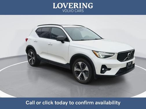 Crystal White Metallic 2023 Volvo XC40 B5 Ultimate Dark Theme