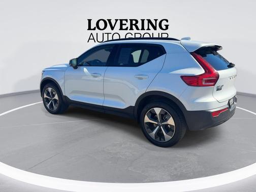 Crystal White Metallic 2023 Volvo XC40 B5 Ultimate Dark Theme