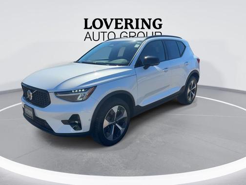 Crystal White Metallic 2023 Volvo XC40 B5 Ultimate Dark Theme