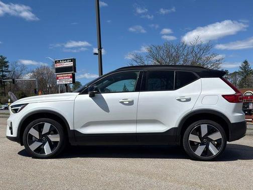 Crystal White Metallic 2023 Volvo XC40 Recharge Pure Electric Twin Ultimate