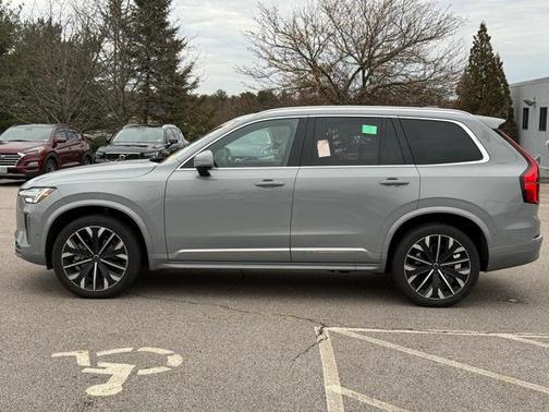 2025 Volvo XC90 B5 Plus