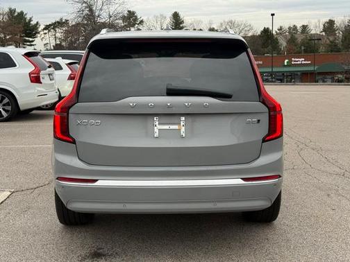 2025 Volvo XC90 B5 Plus