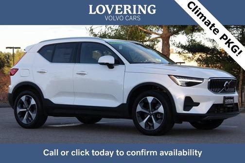 2025 Volvo XC40 B5 Core Bright Theme