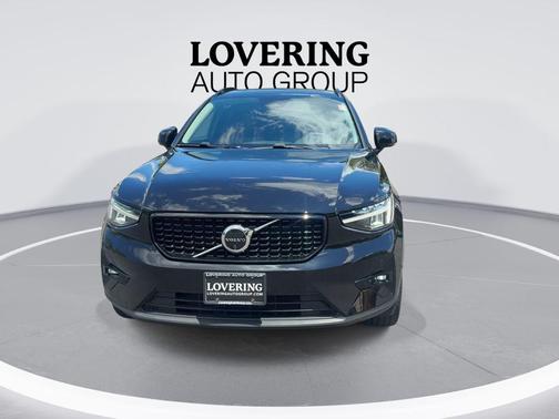 Onyx Black Metallic 2024 Volvo XC40 B5 Plus Dark Theme