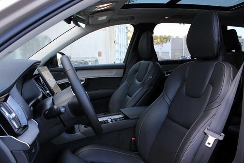 2026 Volvo XC90 B6 Ultra Dark Theme 7-Seater