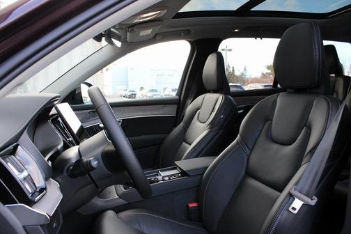 2026 Volvo XC90 B6 Ultra Dark Theme 7-Seater