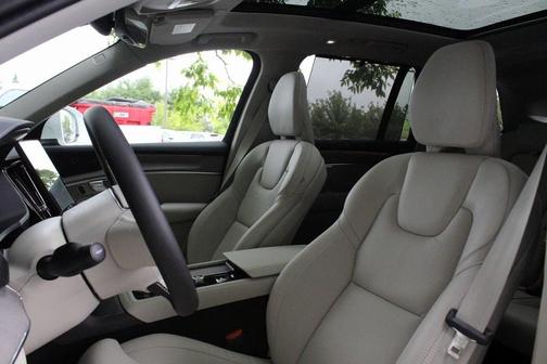 2025 Volvo XC90 B6 Ultra