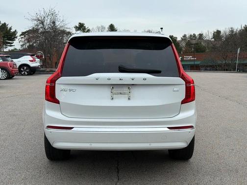 2024 Volvo XC90 Recharge Plug-In Hybrid T8 Ultimate Bright Theme 7-Seater