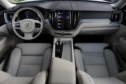 2025 Volvo XC60 Plug-In Hybrid T8 Ultra