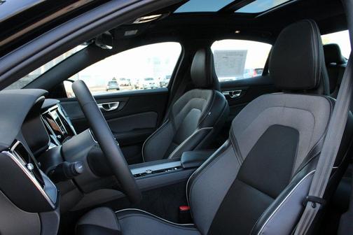 2024 Volvo S60 B5 Plus Black Edition