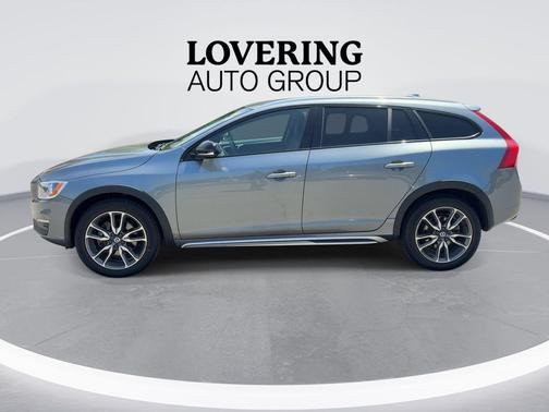 Osmium Gray Metallic 2018 Volvo V60 Cross Country T5