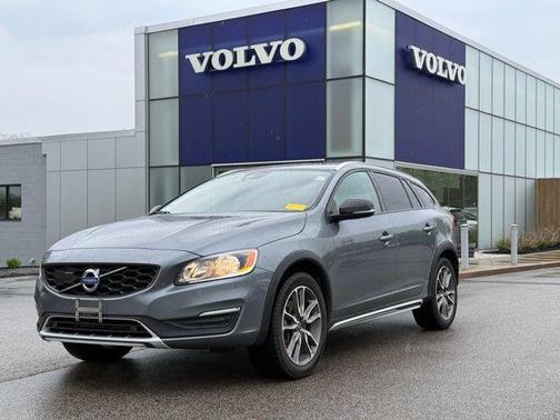 Osmium Gray Metallic 2018 Volvo V60 Cross Country T5