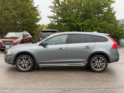 Osmium Gray Metallic 2018 Volvo V60 Cross Country T5