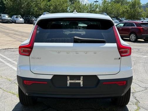2024 Volvo XC40 B5 Plus Dark Theme