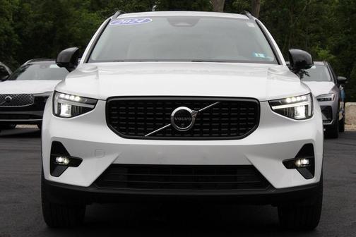 2024 Volvo XC40 B5 Plus Dark Theme