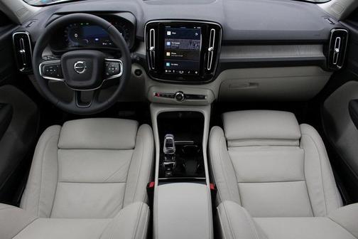 2024 Volvo XC40 B5 Plus Dark Theme