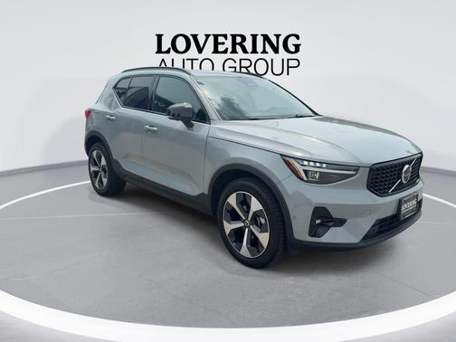 Metallic 2026 Volvo XC40 B5 Plus