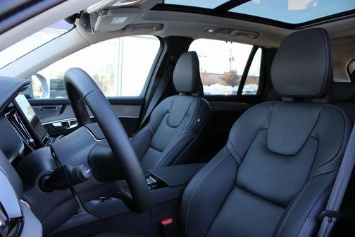 2026 Volvo XC90 Plug-In Hybrid T8 Ultra Dark Theme 7-Seater