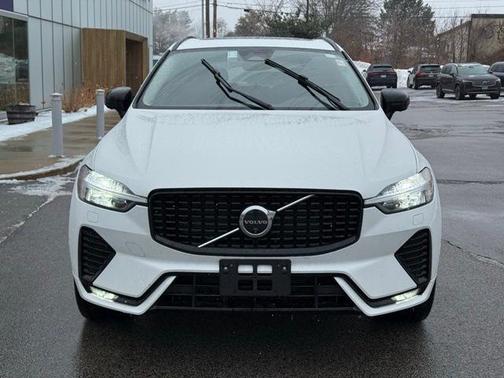 2025 Volvo XC60 B5 Plus