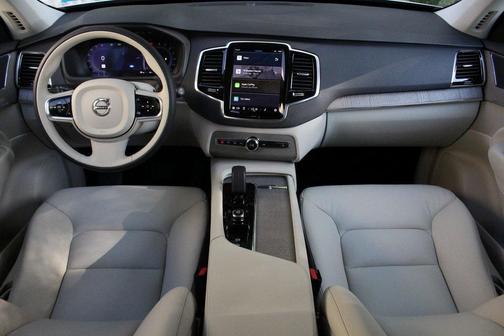 2023 Volvo XC90 B6 Plus 6-Seater